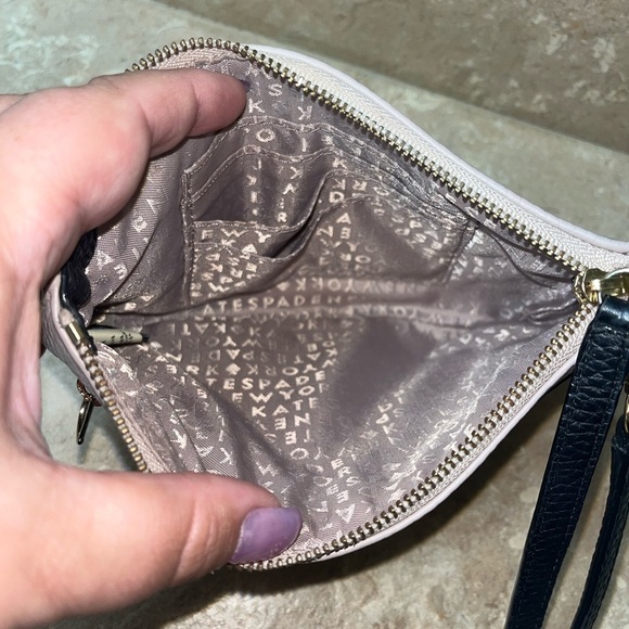 Kate Spade Pebbled Wristlet/Wallet Tinie Chester Street Almond/Black - Picture 7 of 8